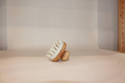 SILICONE SCALP MASSAGER: Gray